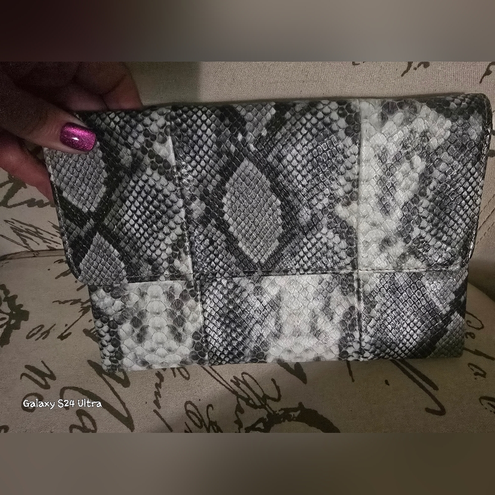 Beautiful Gray/Blk Python Textured Clutch/Crossbo… - image 2